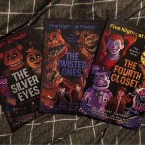 Five Nights at Freddy’s books, graphic novels, and Fazbear Frights 9 pack deal